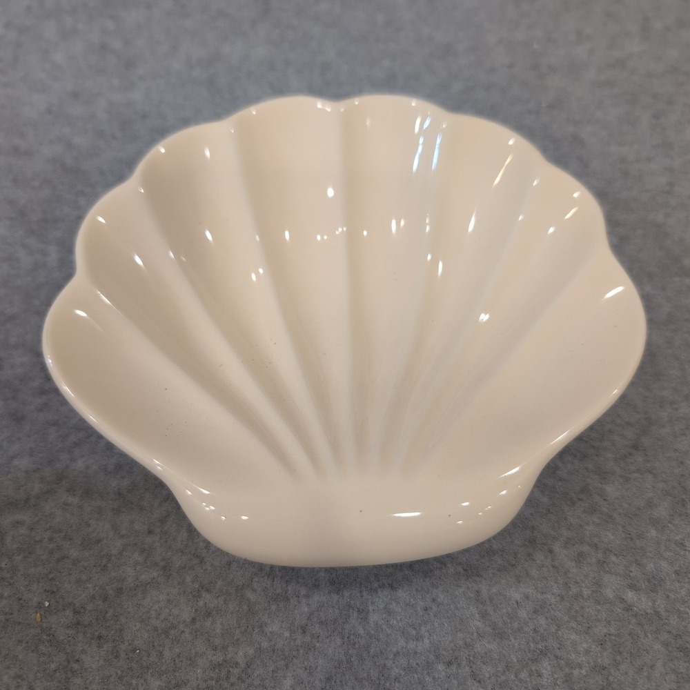 Vanilla Shell Soap Dish Plate Small Decor Tray Coastal Cottagecore Jewelry - Picture 1 of 3